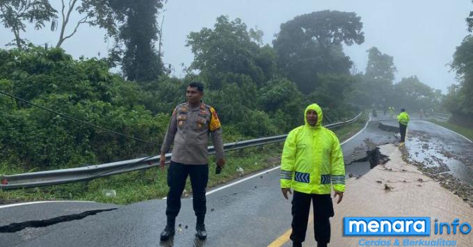 Akses Jalan Sumbar-Riau Kabupaten Lima Puluh Kota Tutup, Kapolres 50 Kota; Belum bisa...