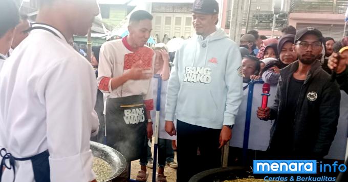 Cawako  Erman Safar Ikuti Masak Besar (Mabes) di Kelurahan Tengah Sawah