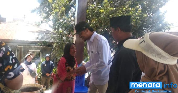 Cawako Erman Safar didampingi Heldo Aura saat bertemu ibu...