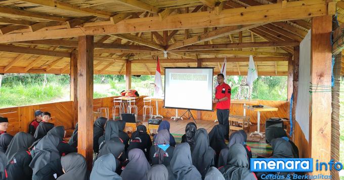 Siswa MTsN 7 Agam Kabupaten Limapuluh Kota sedang mengikuti...