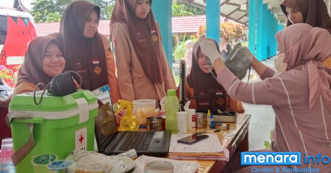 Siswa SMAN 4 Bukittinggi antusias donor darah