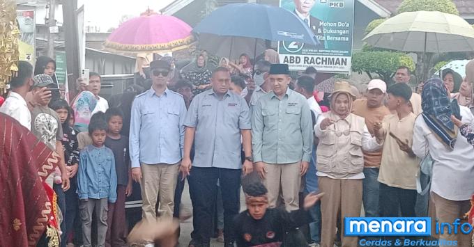 Nobar Semi Final Piala UFC U 23 di Simpang Kangkung Bukittinggi, Bersama Erman Safar