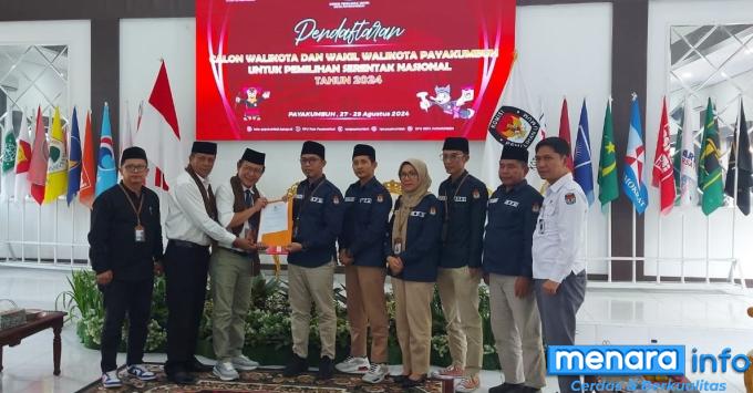 Pasangan Zulmaeta-Elzadaswarman Mendaftar ke KPU Payakumbuh Diiringi Kesenian Tradisional...