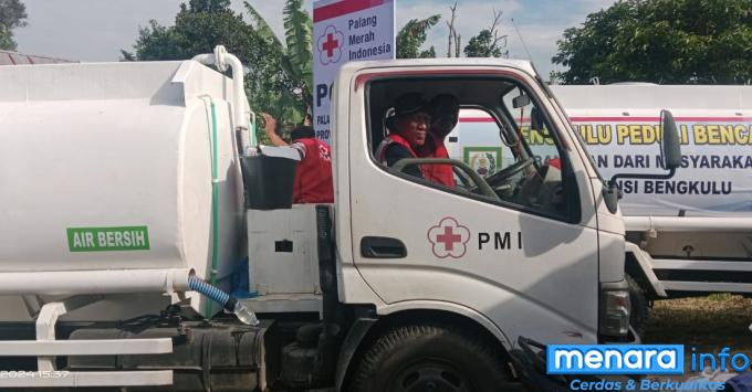 Relawan PMI mobil tangki air bersih dari Banten, ikut serta...