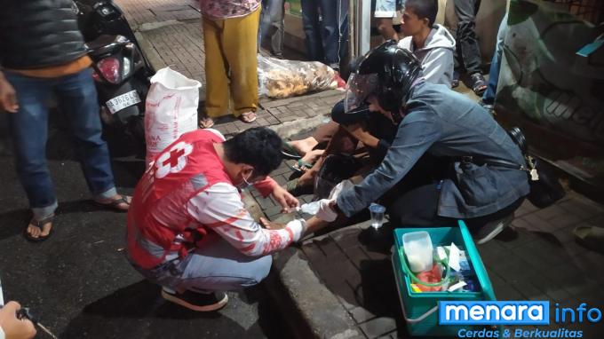 PMI Kota Bukittinggi Melakukan Pertolongan Pertama Pada Laka Lantas, 3 Orang Korban Luka...