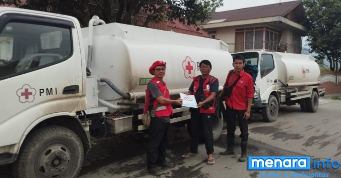 PMI Pusat Mengirimkan Lagi 2 Unit Mobil Tangki Air Bersih Untuk Bencana Banjir Bandang di...