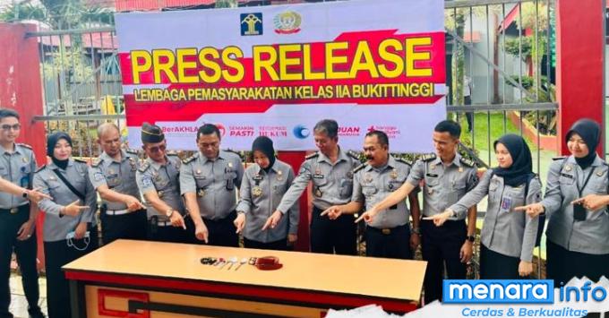 Razia Divisi Pemasyarakatan dan Tes Urin Narapidana Lapas Kelas IIA Bukittinggi : Amankan...