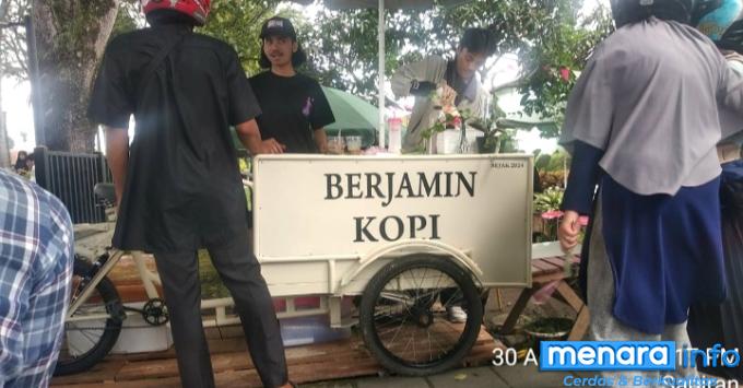 Kopi gerobak yang mulai diminati masyarakat Kota...