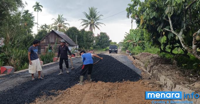 Warga Jorong Tanjung Pati, Nagari Koto Tuo "Pasamoan" Jalan Rusak