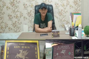 Hendra pengusaha muda pemilik kopi bubuk H.Arman