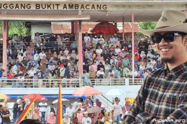 Walikota Bukittinggi Erman Safar di gelanggang pacuan kuda...