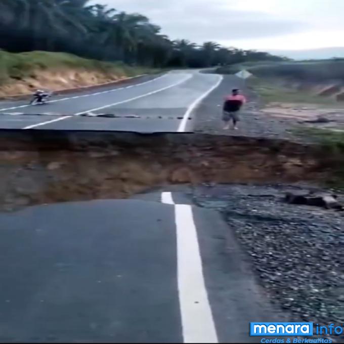 Jembatan amblas di Solok selatan