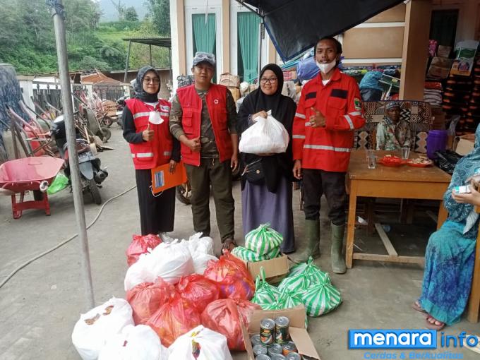Penyaluran bantuan korban bencana banjir bandang Kabupaten Agam