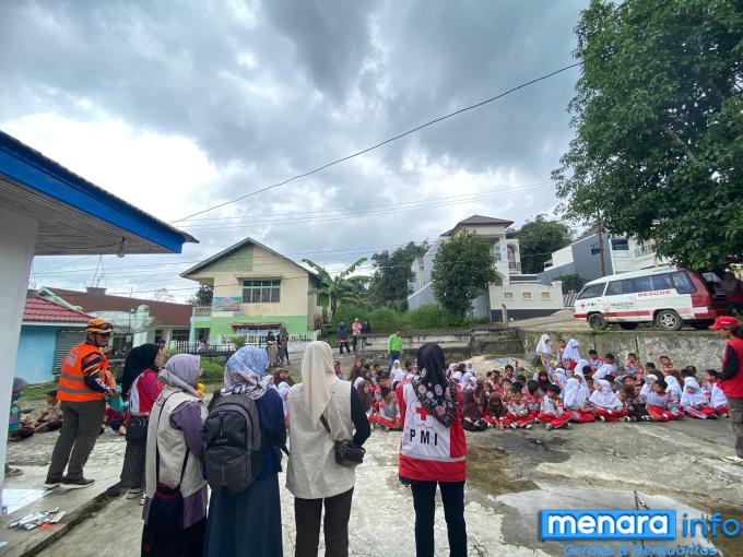 Trauma healing dilakukan PMI terutama untuk anak-anak terdampak bencana alam banjir bandang lahar dingin Kabupaten Agam