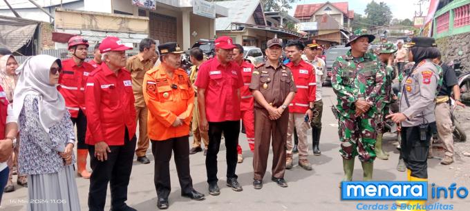 Bupati Agam Andri Warman menyambut kedatangan Ketua PMI Pusat Jusuf Kalla