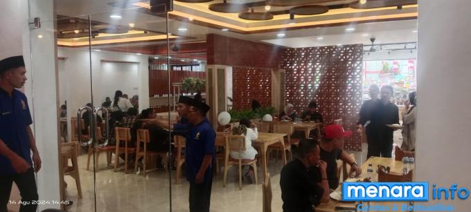 Terlihat suasana Rumah Makan Gon Lamo  asri, segar, dan mengikuti tren kekinian