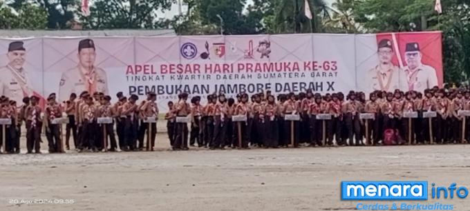 Peserta Jambore Daerah X, Sumatera Barat, di Bukittinggi, sedang mengikuti Upacara Pembukaan